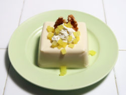 KK-549_豆腐小鉢スプーン_KOKUBO小久保工業所_例31クリームチーズ＋たくあん＋ナッツ