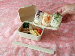 KK-754_おにぎりお弁当箱（ベージュ）_KOKUBO小久保工業所06